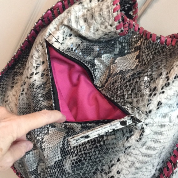 Snake Print Chain Strap Shoulder Bag - Picture 5 of 15